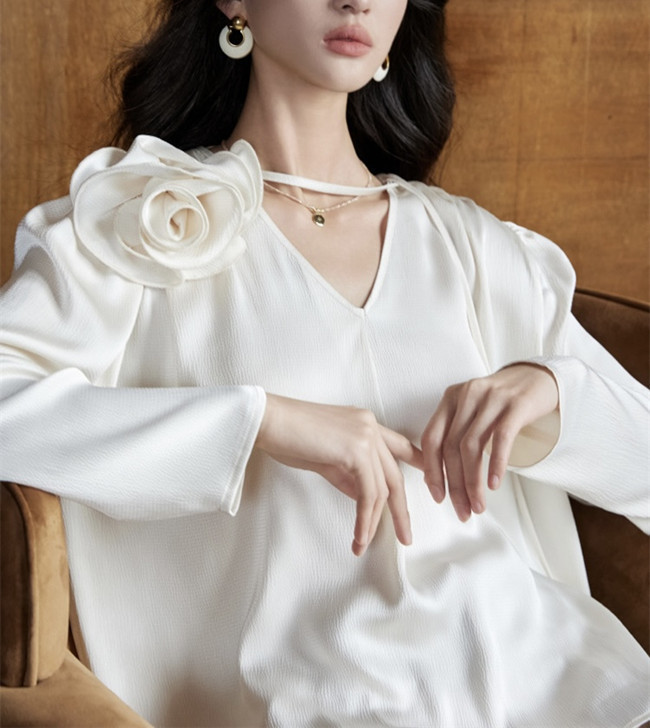 上新珍珠缎真丝光泽感泡泡肌理缎可拆卸手工立体玫瑰花宽松衬衫女详情3