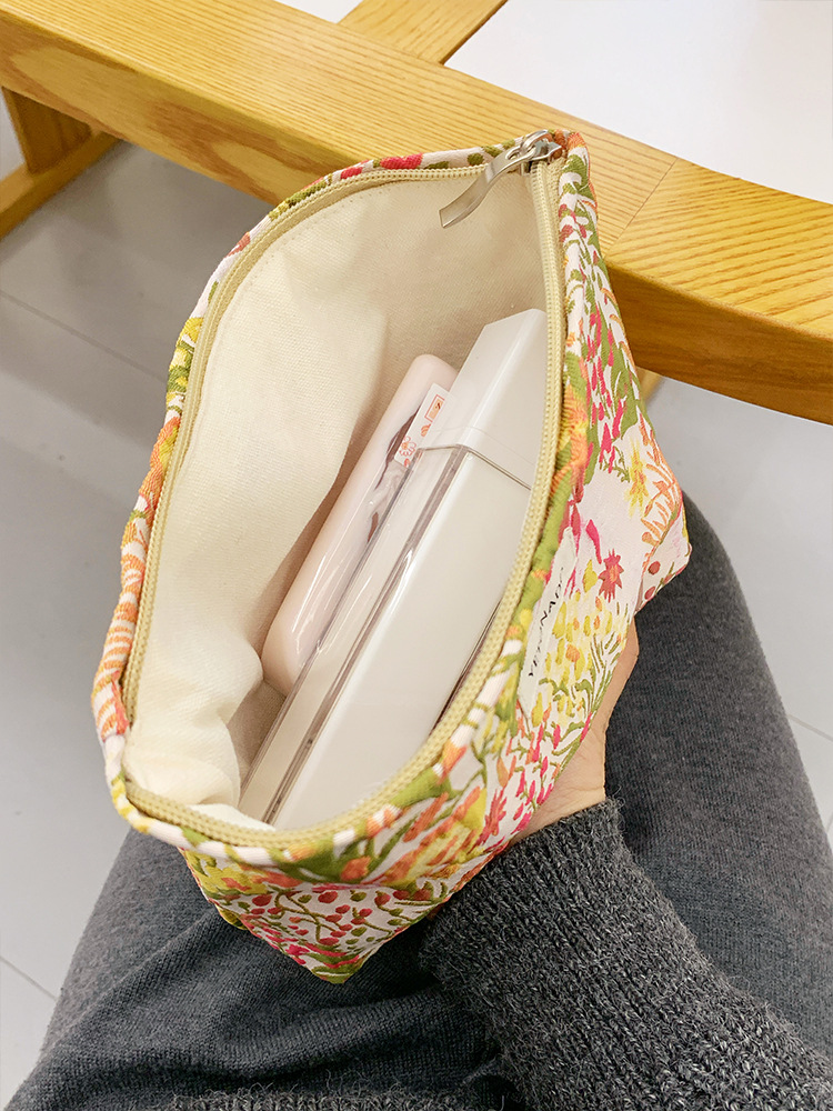 ins新款浮雕花化妆包大容量护肤收纳包女士手拿包拉链帆布收纳包详情9