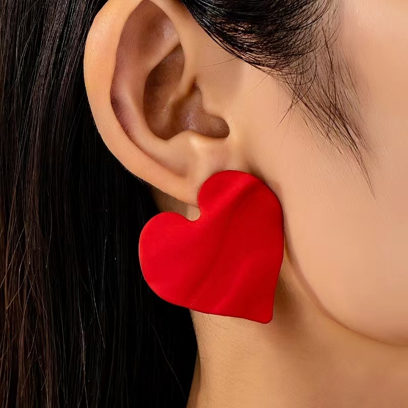 Simple and versatile, pleated texture heart-shaped earrings, INS style, high-end, matte red large heart-shaped stud earrings for women pic 1
