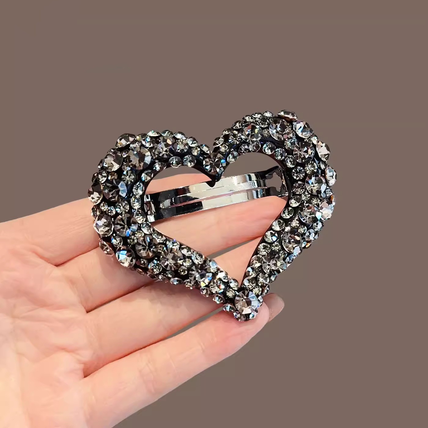 韩国东大门奢华进口水钻超大爱心灰色水钻甜美高级感爱心弹簧顶夹详情8