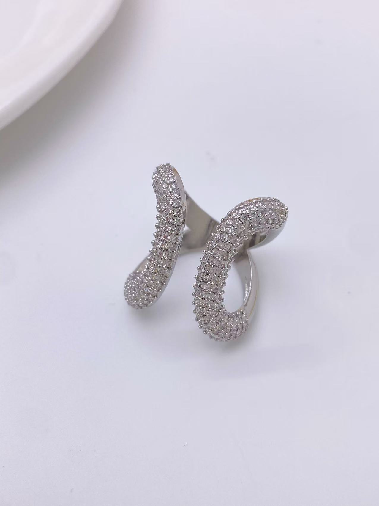 A new cross-border product featuring a high-end European and American style, a variety of copper-plated 18K gold and diamond-encrued zircon irregular-shaped adjustable ring pic 6