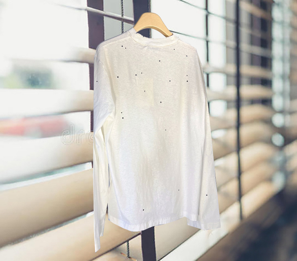A new white long-sleeved T-shirt for women in early spring, 1996, with aged letters, faded spray painting and rhinestones pic 3
