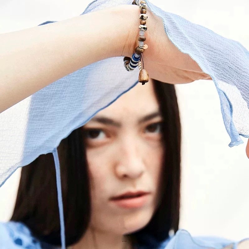 子XI家回声木珠手链新中式简约大气董洁同款度假风蓝白色串珠手链详情12