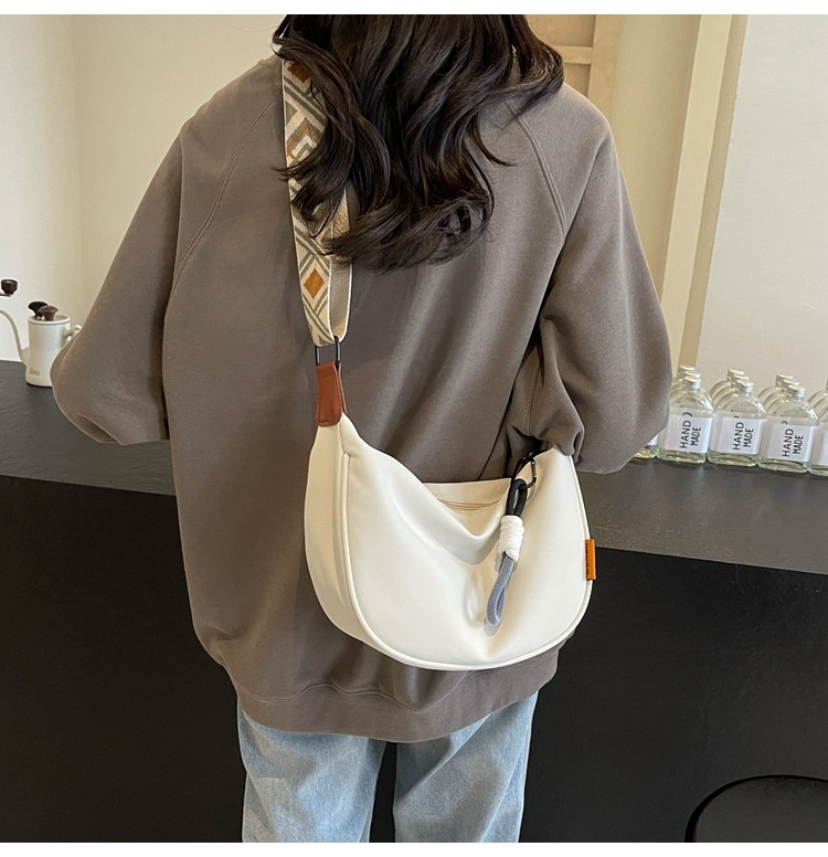 Casual nylon fabric bag for women, 2024 new trendy Korean style crossbody dumpling bag, versatile large-capacity canvas single-shoulder bag pic 12