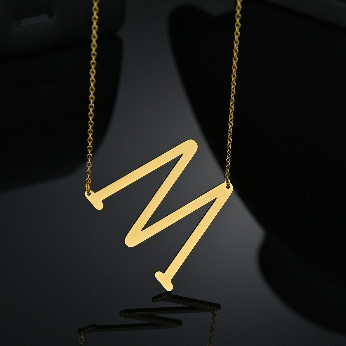 A popular cross-border supply of 26 English large letter necklaces for fashionable couple pendants in Europe and America, with one-piece consignment pic 6