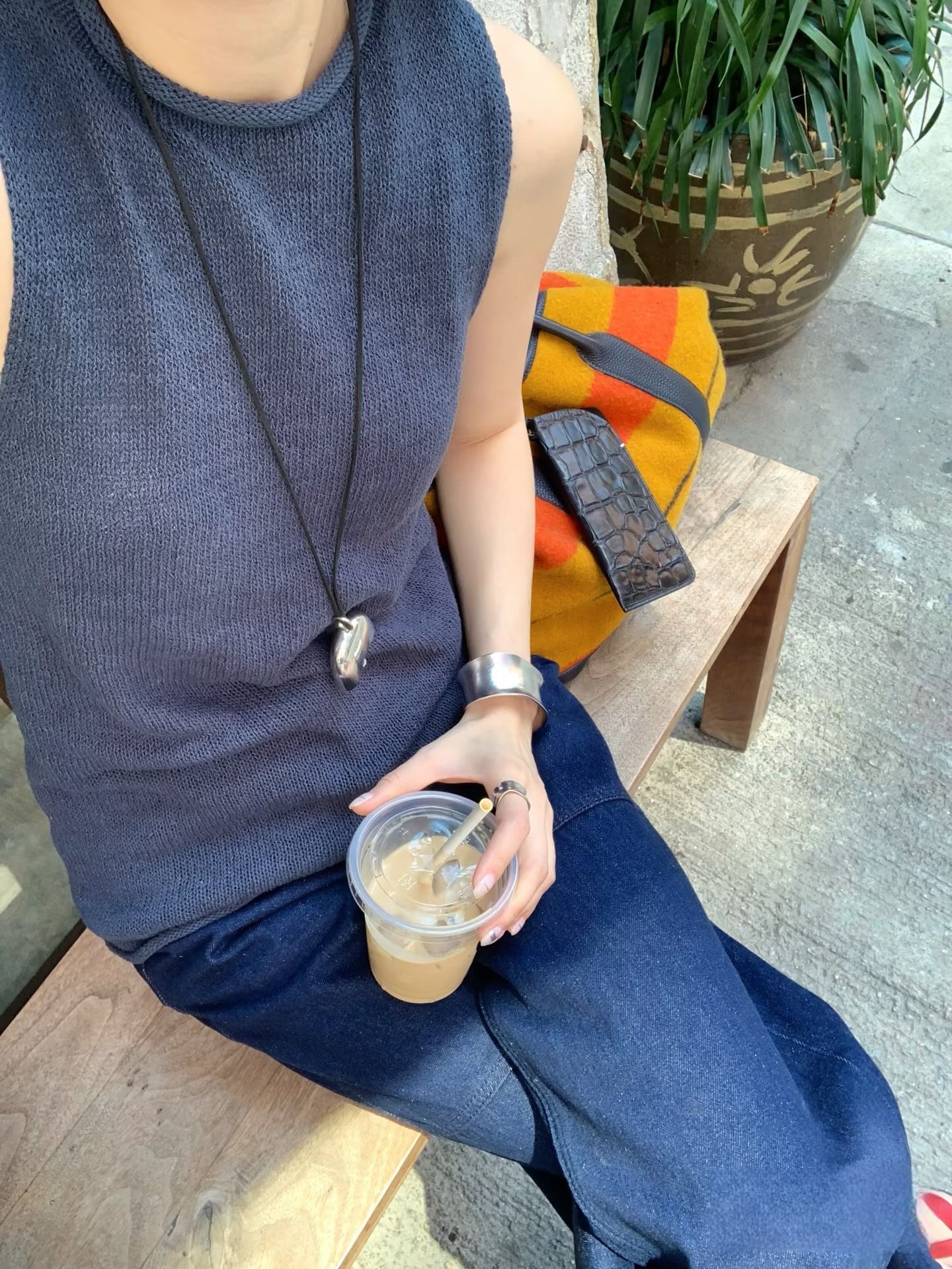 新款百搭多色亚麻棉感粗针织肌理颗粒半高领卷边毛织无袖背心5111详情21