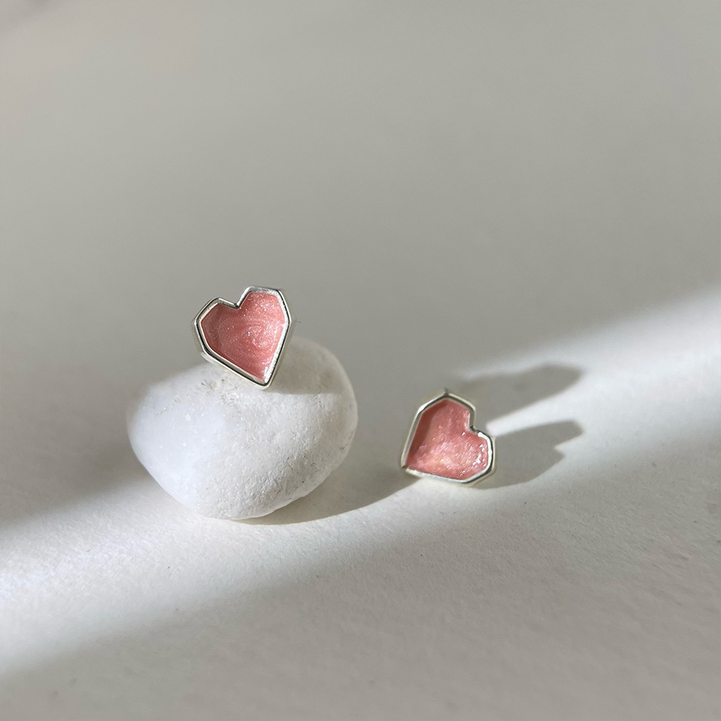 Mini pink and fresh 925 silver needle oil-dripping heart-shaped sweet stud earrings, elegant and minimalist earrings factory accessories pic 2