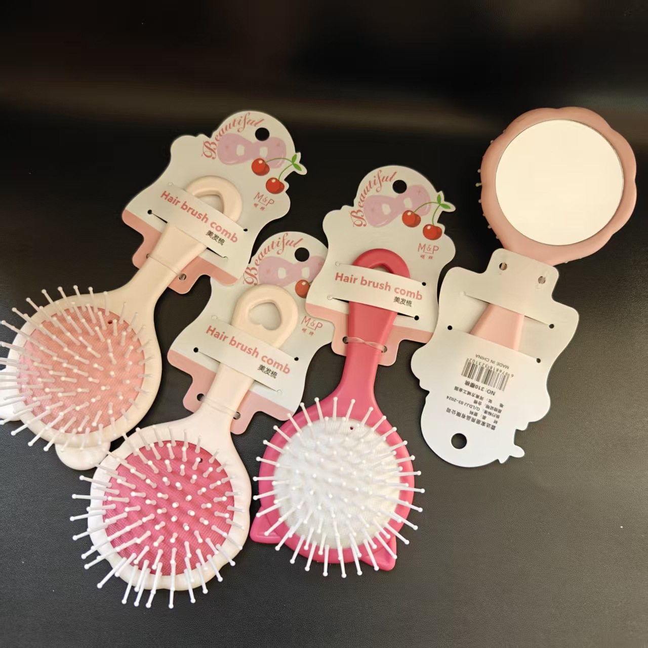 【2-14区】310樱桃气垫梳 4/包 480/箱	310樱桃气垫梳彩色可爱镜梳学生成人梳子家用气垫梳可挂2元批发详情1