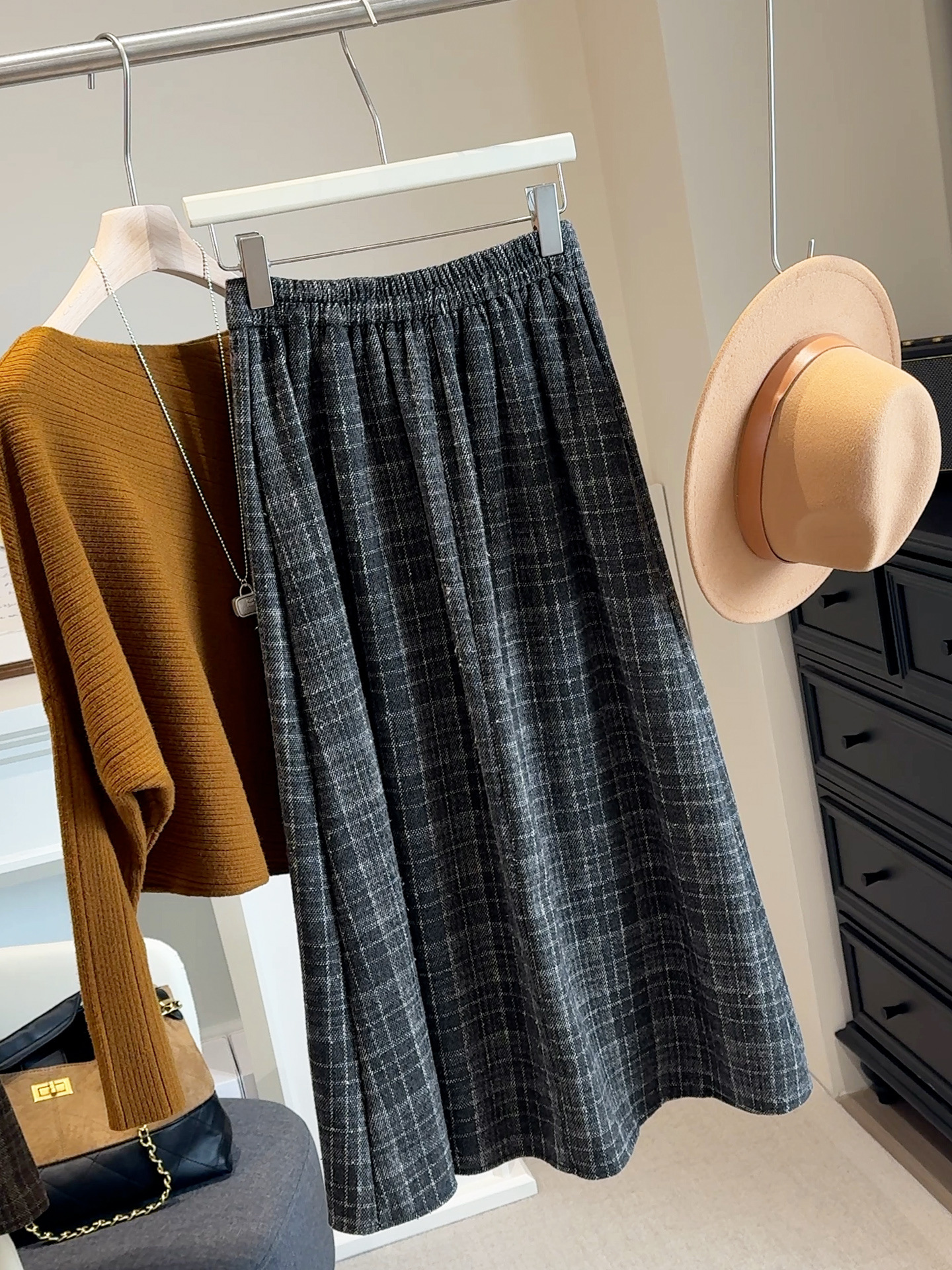 Autumn and winter thickened checkered woolen pleated skirt for women 2025 Korean school style high-waisted A-line casual mid-length skirt pic 7