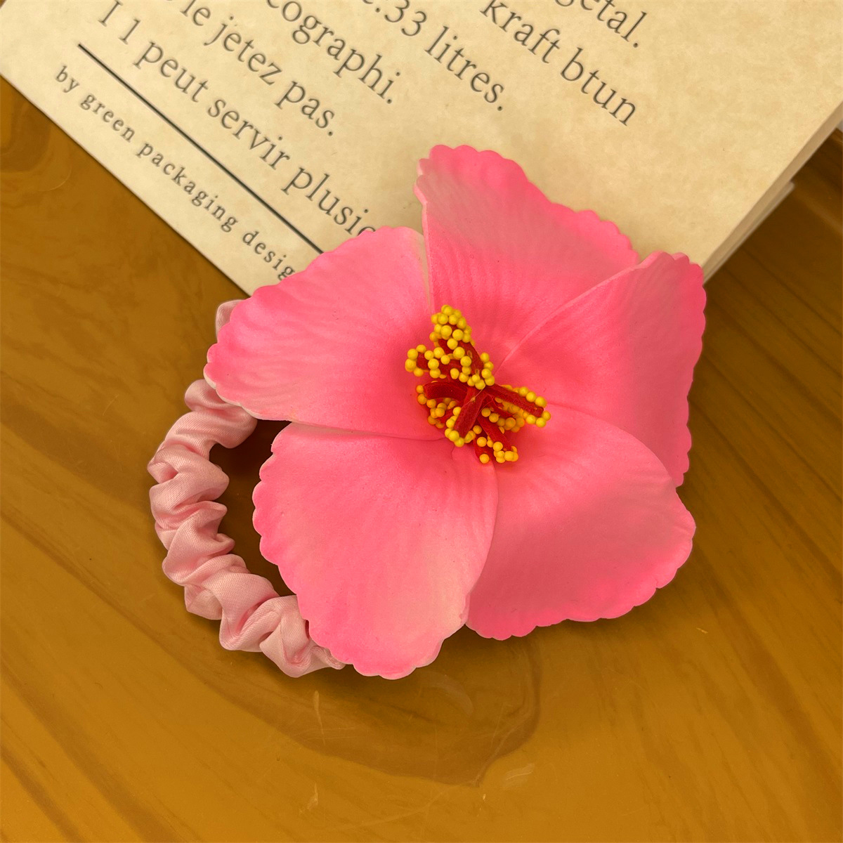 This trendy faux hibiscus flower hair clip exudes a high-end atmosphere. The side clip is a Bohemian hair band for a seaside vacation pic 34