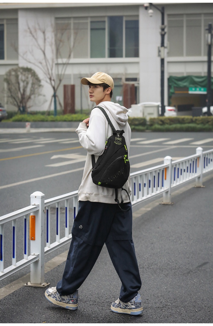 跨境小型休闲户外登山旅行多功能大容量单肩斜挎包防水男士双肩包详情23