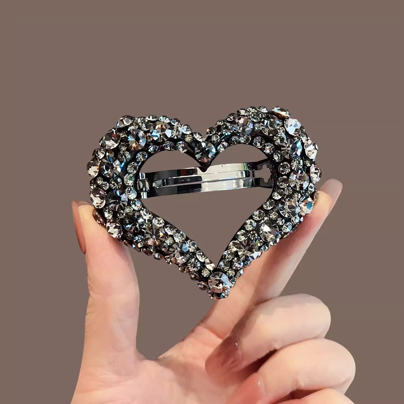 韩国东大门奢华进口水钻超大爱心灰色水钻甜美高级感爱心弹簧顶夹详情5