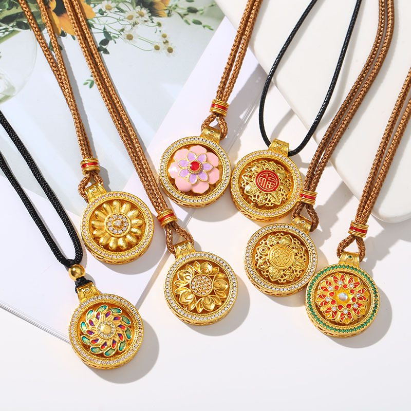 新中式轻奢沙金珐琅彩可旋转点钻罗盘挂件复古黑绳链吊坠详情2