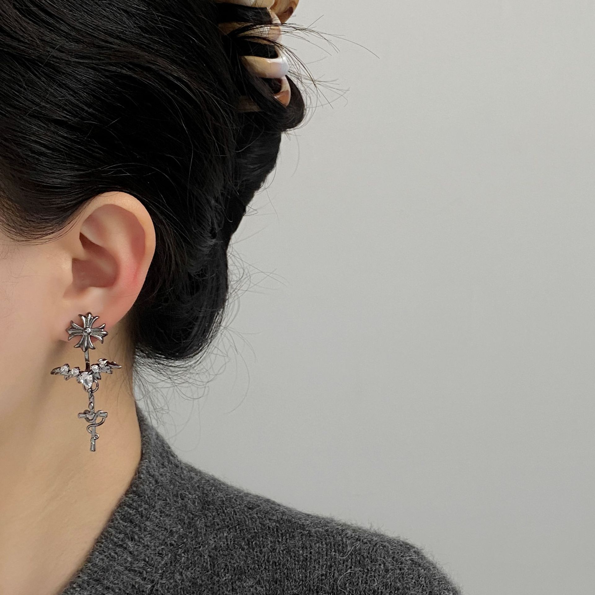 新款朋克耳环小众暗黑风设计金属个性两戴冷淡风十字架翅膀蛇潮酷详情6