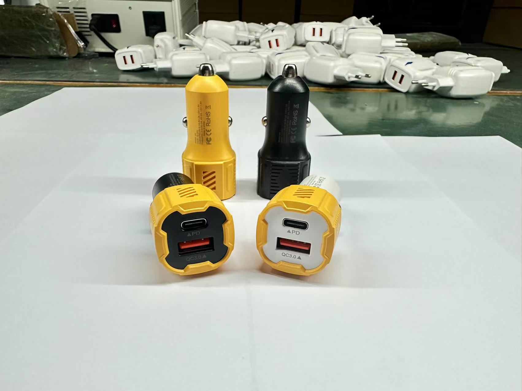 跨境热销车载充电器适用华为小米三星手机超级快充机甲风格车充详情1