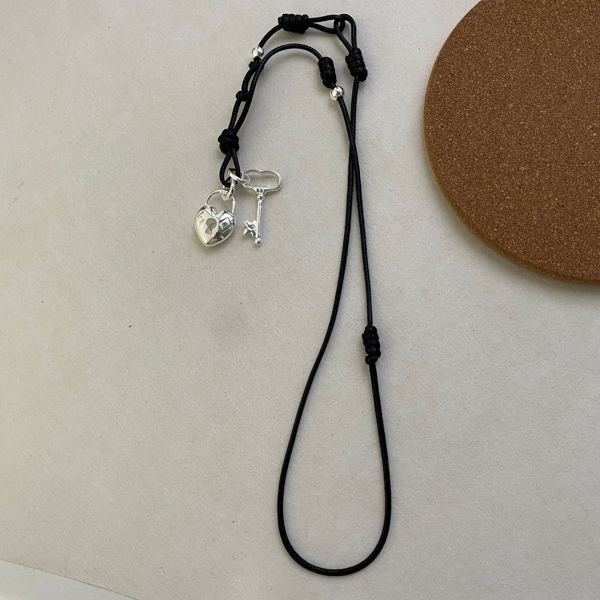 秋冬博主同款不规则长毛衣链小众设计高级感爱心锁链钥匙链项链女详情5