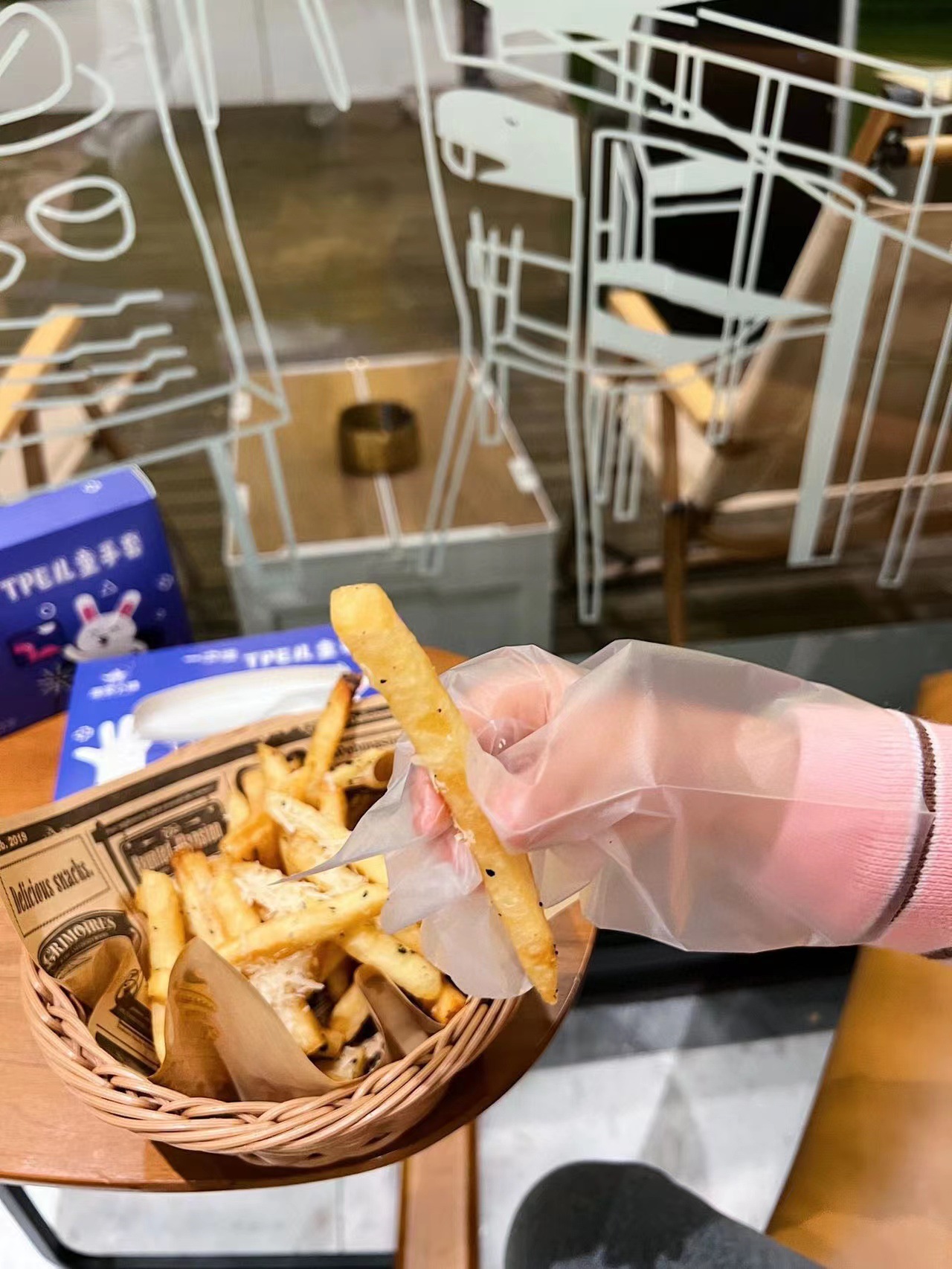 儿童一次性手套家用餐饮食品级加厚TPE手套抽取式盒装现货批发详情9