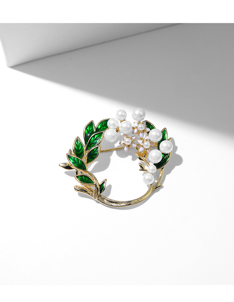 A new handcrafted oil drip gardenia brooch from Douyin in Japan and South Korea, a fashionable brooch for women, and a high-end and elegant spring and autumn accessory pic 7