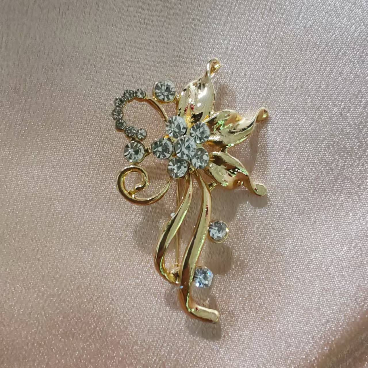 Brooch, high-end, niche silk scarf buckle, alloy Korean version diamond-encrusted coat, pearl brooch, clothing accessory, brooch, wholesale accessories pic 38