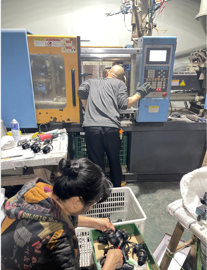 Cross-border Amazon sports and creative outdoor fruit, colorful transparent scale, large-capacity portable water cup for girls, plastic cup pic 3