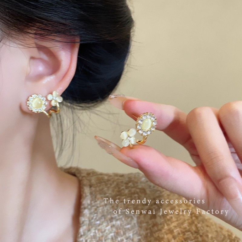 Spring/Summer 2025 fresh and elegant flower earrings for women, a light luxury and high-end look, pearl stud earrings, super fairy-like, versatile and elegant earrings pic 35