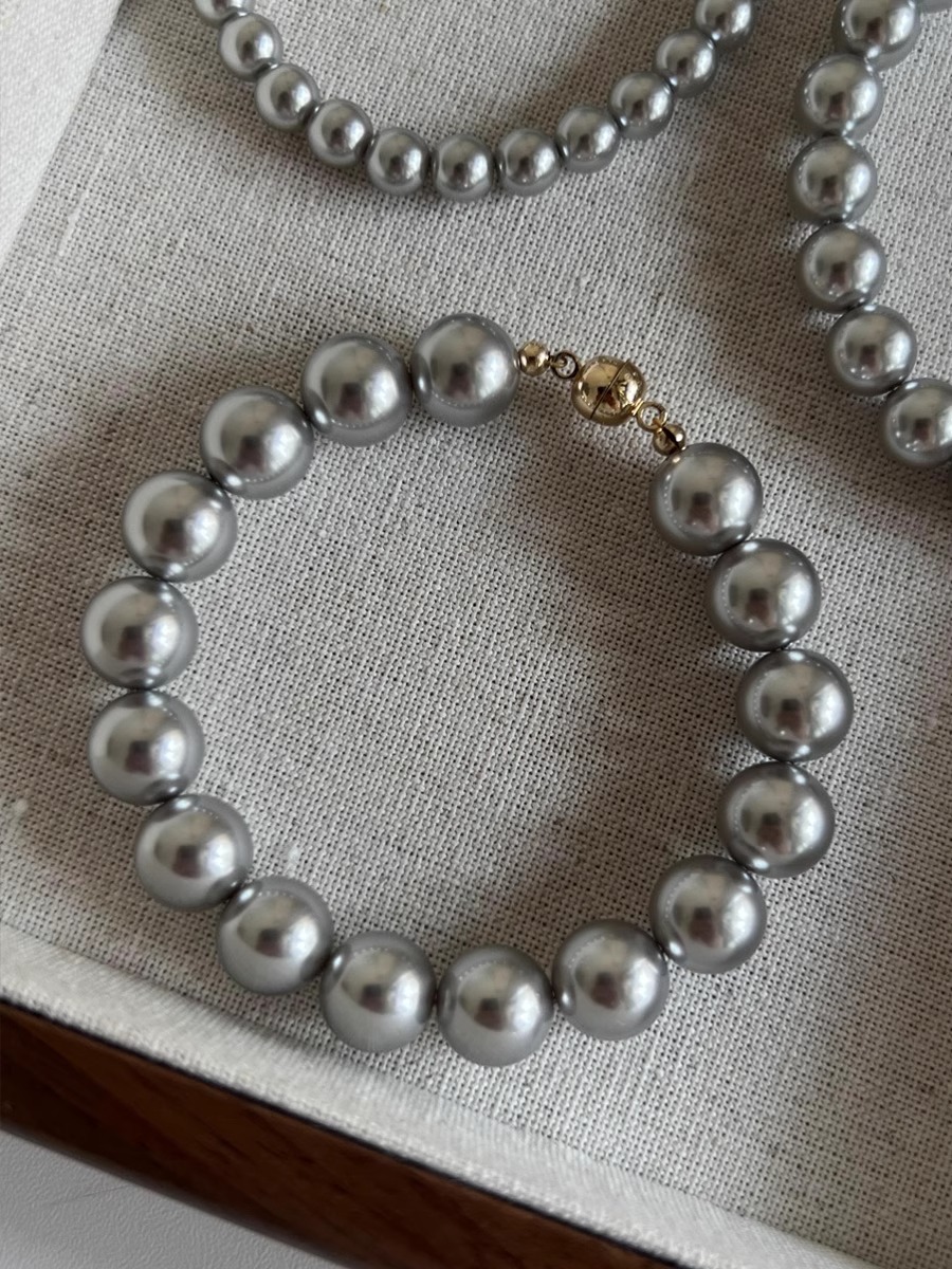 This is a trendy accessory for women, featuring a strong Australian white round magnetic pearl bracelet. It exudes a light luxury, niche and high-end vibe pic 29