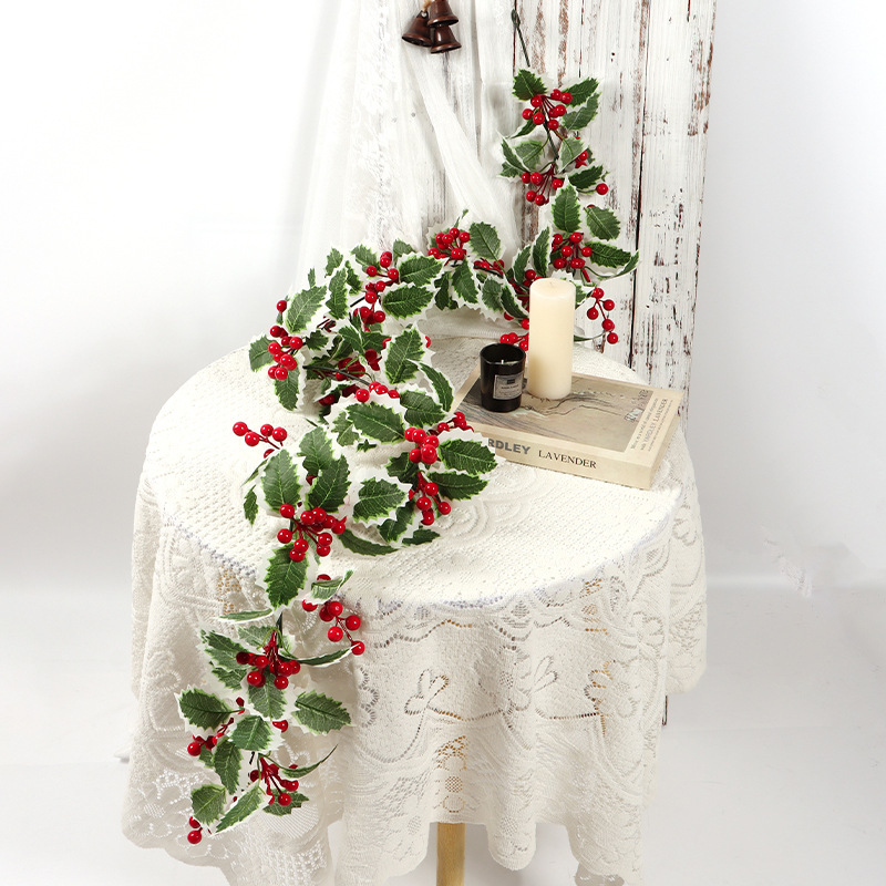 亚马逊新款仿真圣诞红果藤条松针藤蔓壁炉家居布置氛围装饰批发详情2