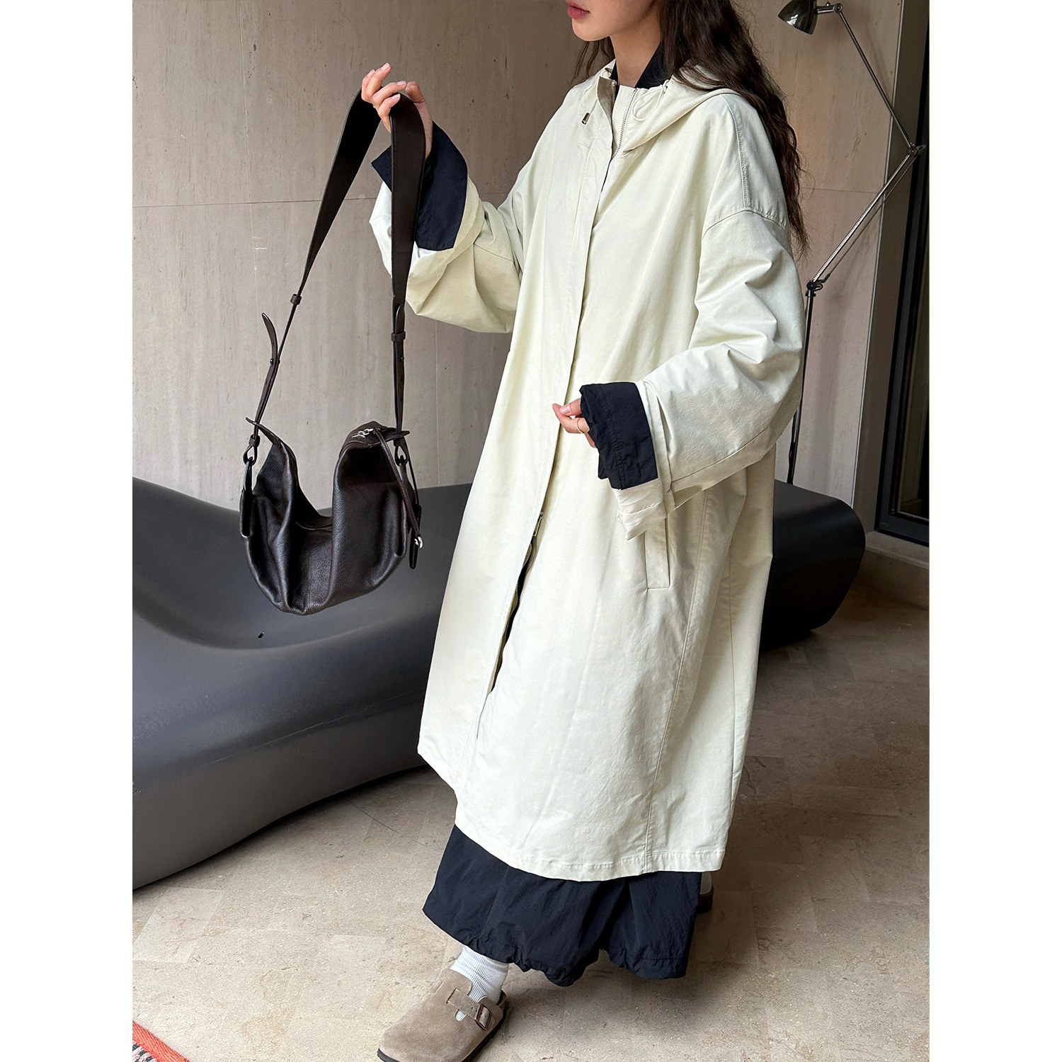 The new autumn Japanese-style outdoor street casual hooded silhouette windbreaker is a slimming and windproof long coat for women pic 3