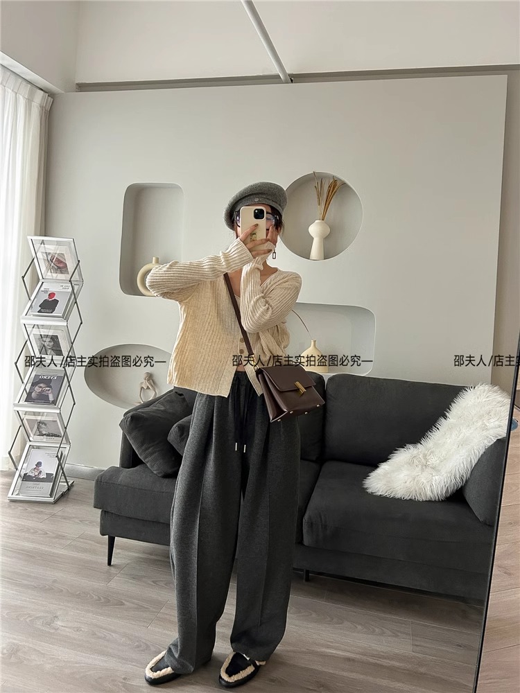 2024年新款女装秋季韩版薄款V领长袖针织开衫 宽松显瘦短款外穿上衣 女装加工精致时尚详情7