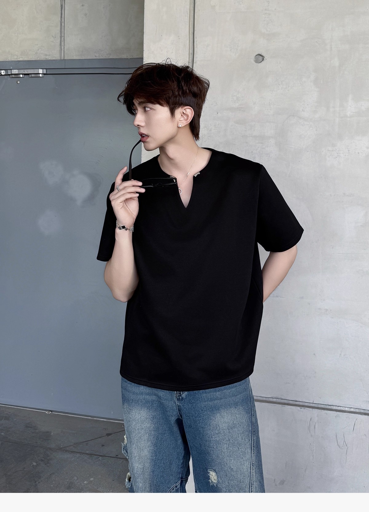 Customized V-neck metal buckle loose short T-shirts from Henry in Suriname, Bolivia, based on your provided samples. Super Factory pic 8