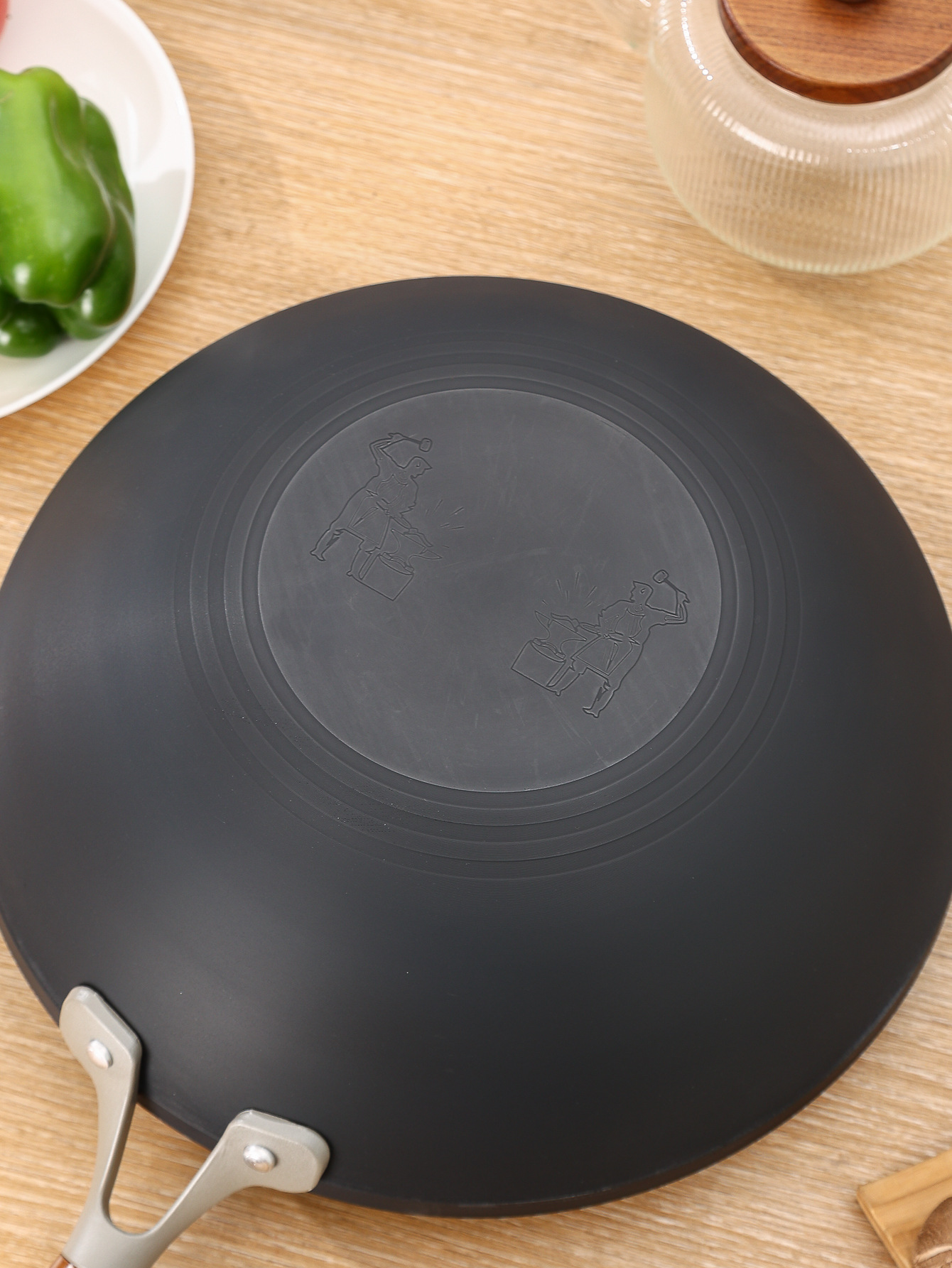 铁锅直播代发手工老铁锅带盖家用不粘炒菜锅无涂层熟铁锅日用百货锅具详情6