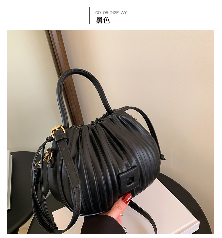 褶皱口袋包包女包2024新款跨境抽带水桶手提时尚潮流质感单肩斜挎详情17