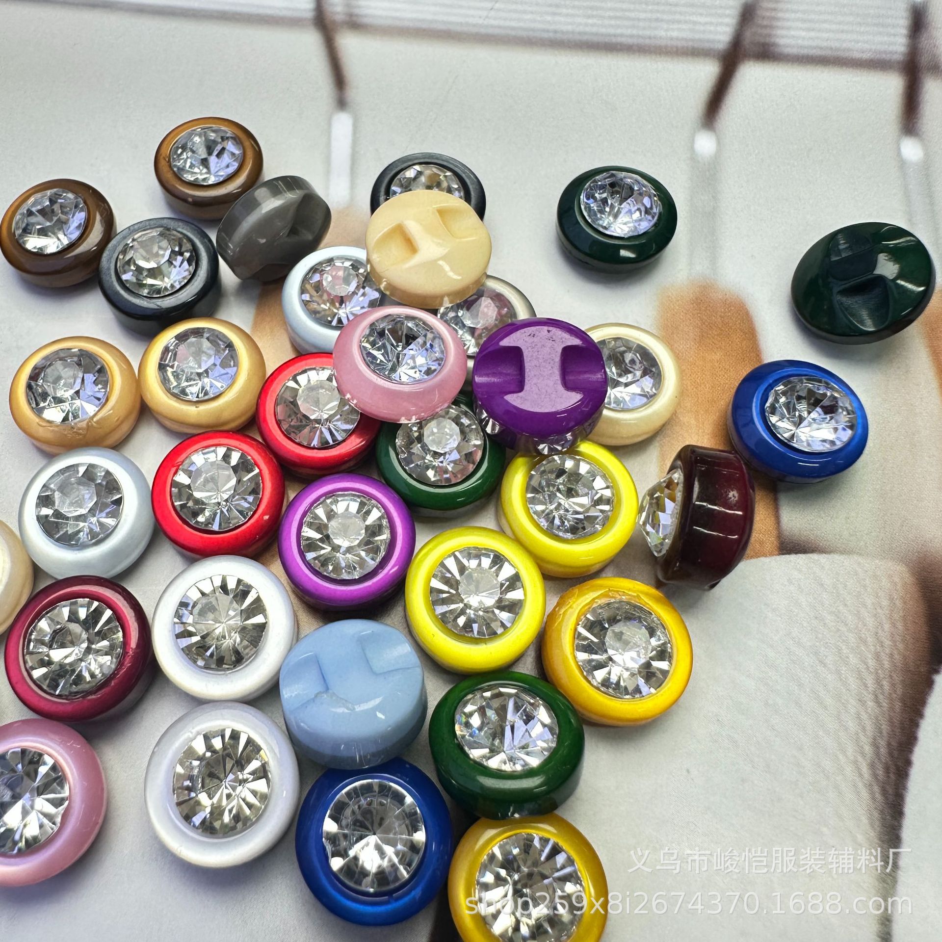 新款简约小香风三色圆形金属钻扣毛衣大衣毛呢皮草马甲西装外套扣详情22