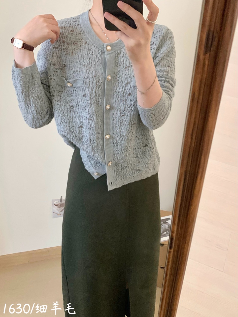 【e77】2024秋季新款 韩系钩花圆领单排扣长袖毛衣小香风女详情1