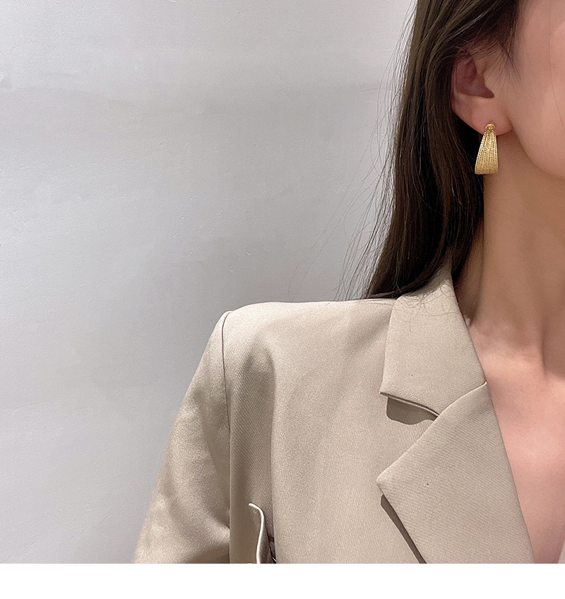 s925银针欧美夸张设计感耳圈2023年新款气质小众耳环网红轻奢耳饰详情5