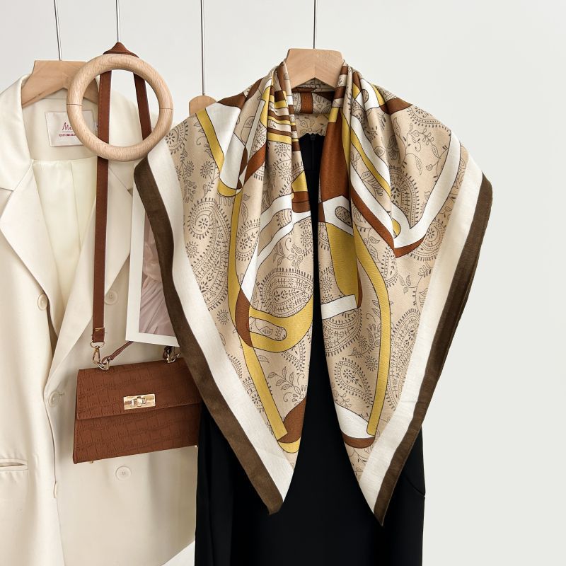 秋冬韩版白色花朵印花清新优雅90方巾人字纹披肩柔软亲肤保暖围巾详情15