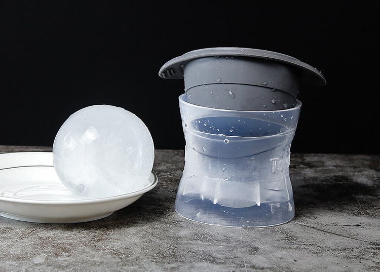 A variety of must-have whisky ice hockey trays for bars and KTVS, including round, rhombus and cylindrical trays, are in stock pic 3