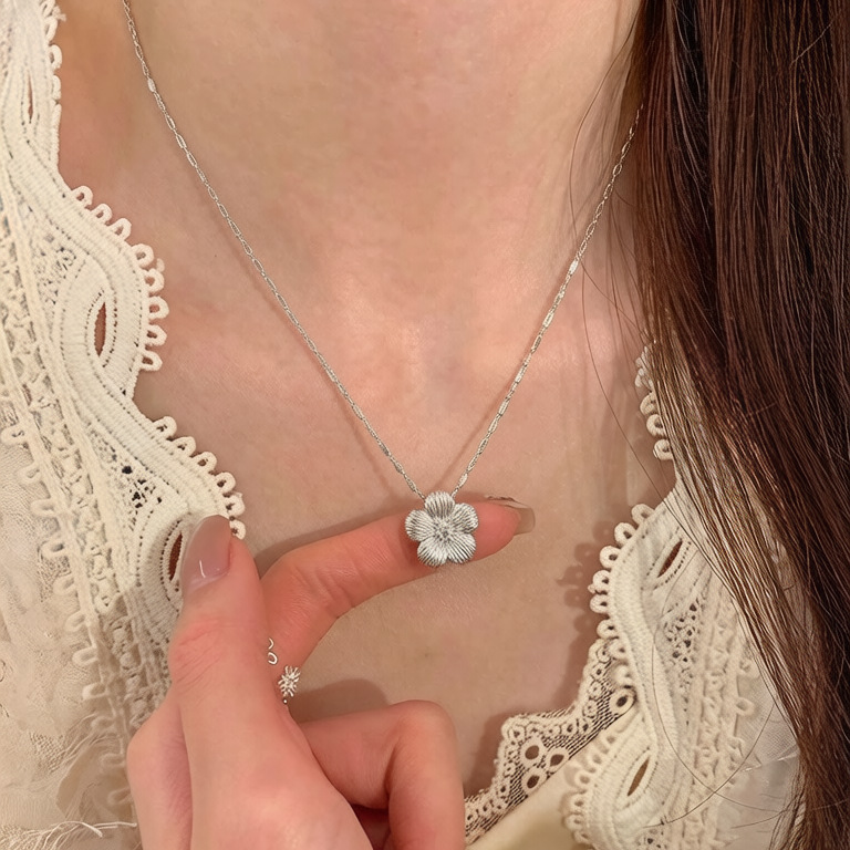 S925 sterling silver 3.1 brushed camellia necklace for women, light luxury, ins, niche and high-end style, small gold flower collarbone chain pic 2