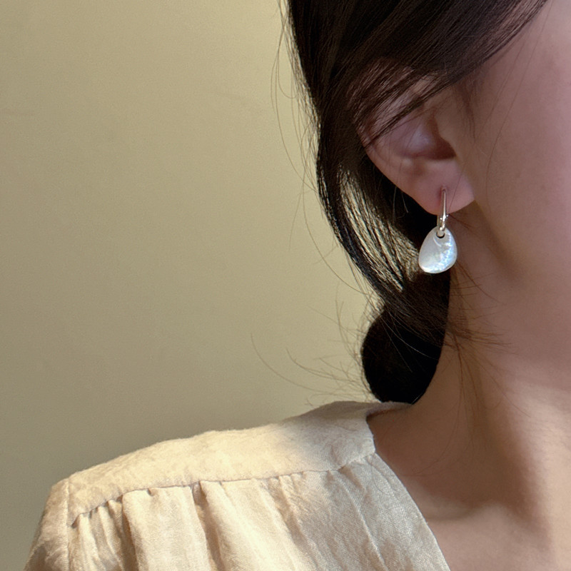 S925 sterling silver Korean version, niche design sense, irregular-shaped white shell earrings, Korean fashion, INS style texture earrings pic 3