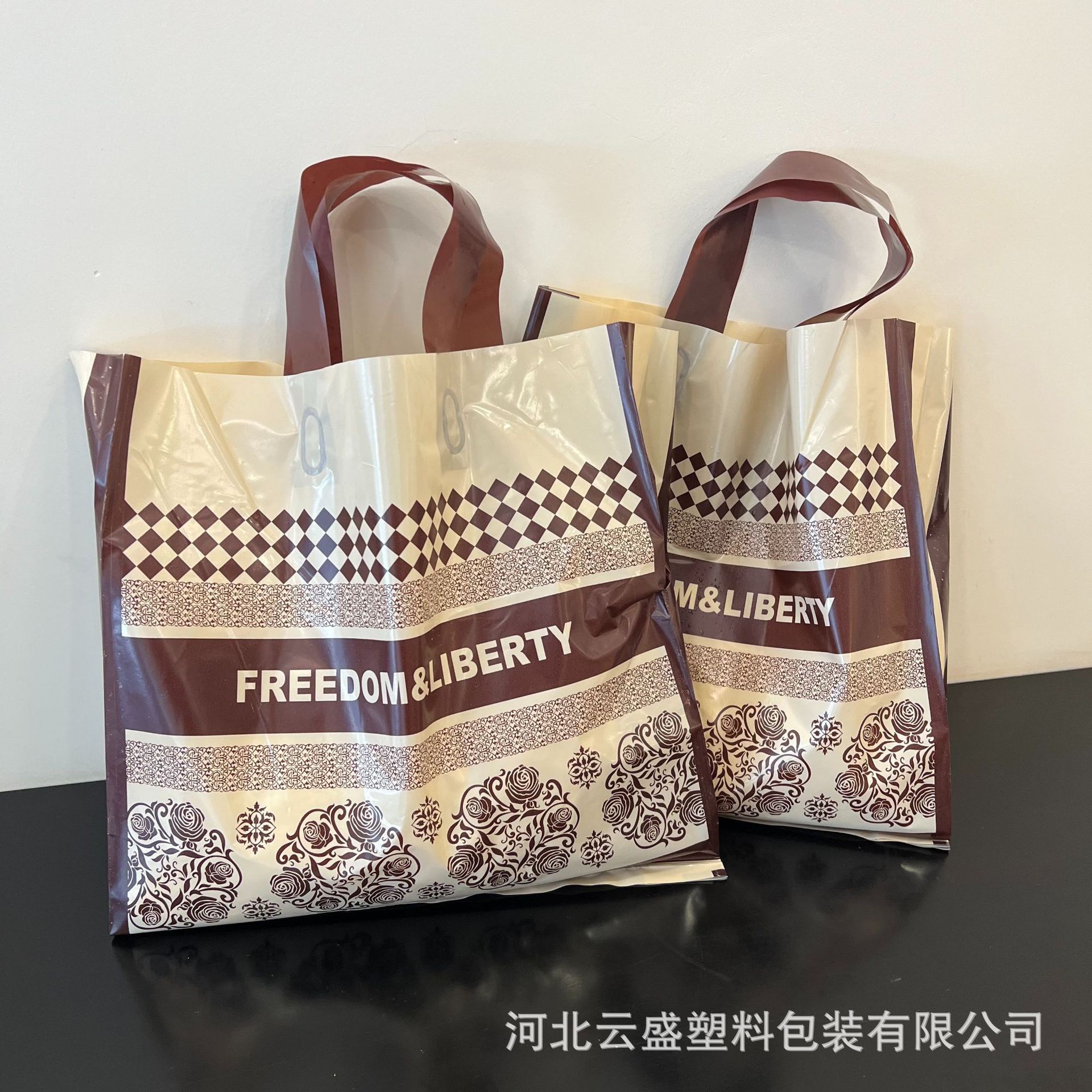 跨境服装手提袋印logo时尚印花加厚商场服装店塑料手提袋子定制详情12