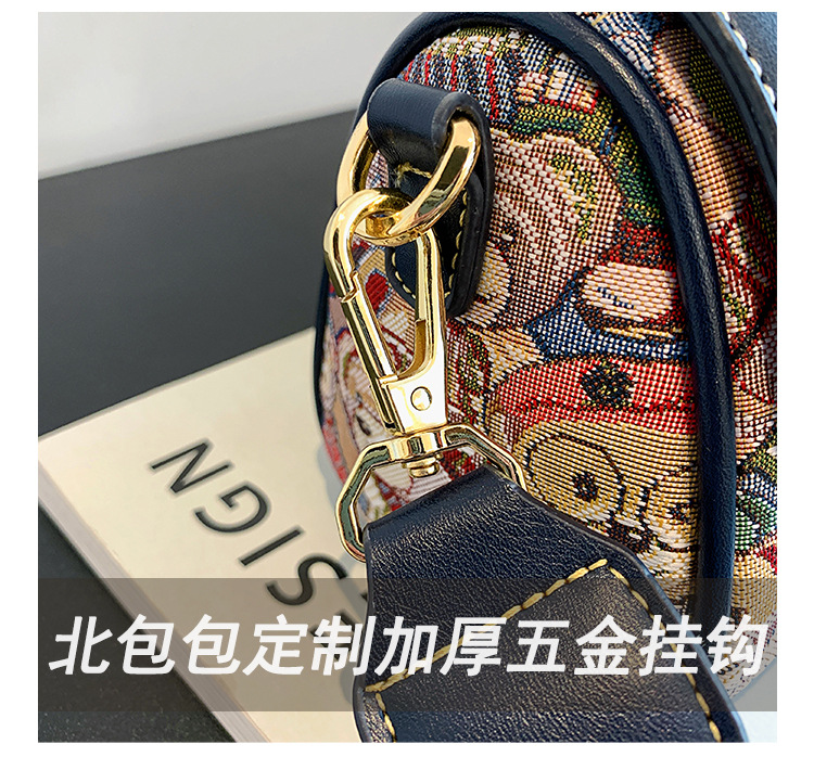 北包包源头工厂小众设计原创卡通小熊包潮时尚斜挎包单肩女包详情5