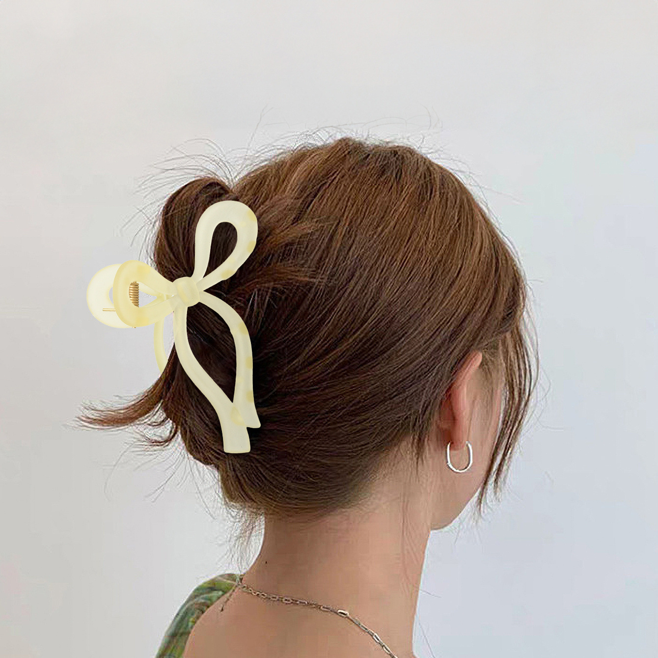 Ins-style macaron-colored hair clips with a matte texture, versatile shark clips, back head hair accessories, and bath hair clips pic 3