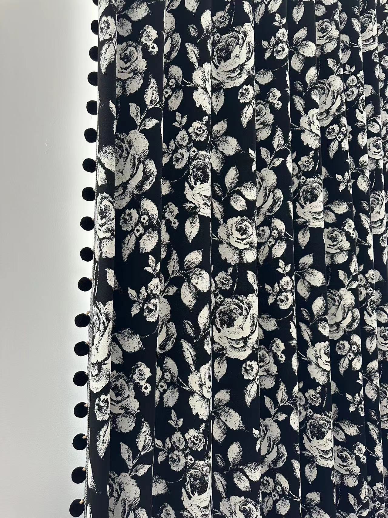 黑色玫瑰窗帘法式轻奢高级感客厅客厅卧室遮光雪尼尔提花窗帘布料详情4