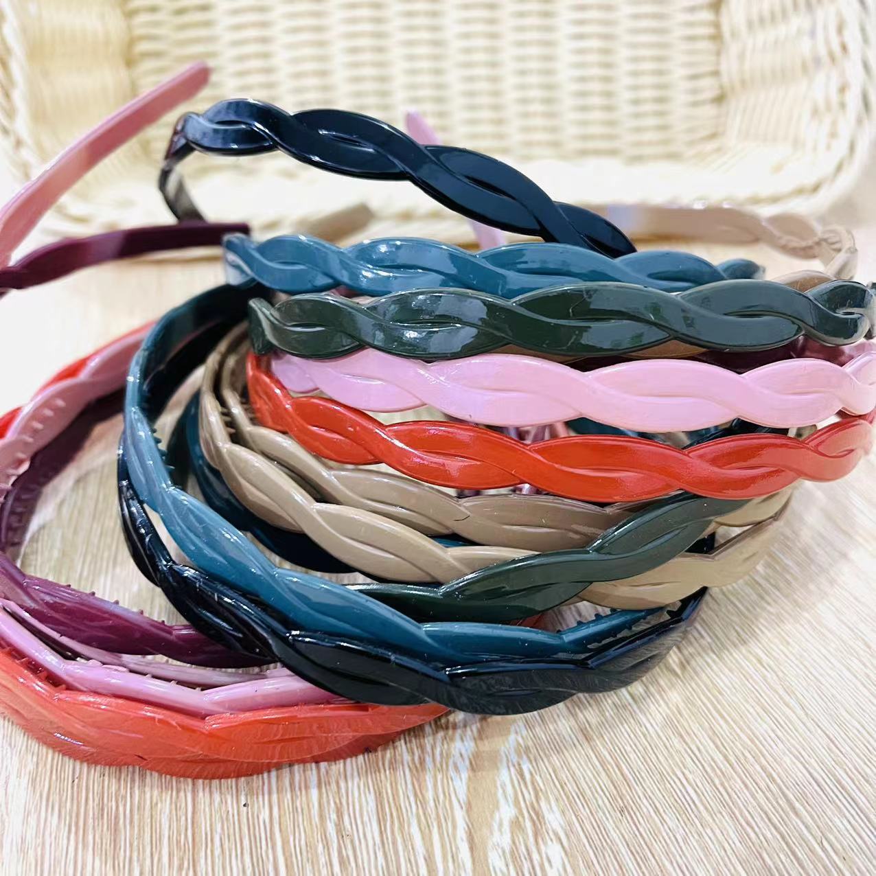 【 Zone 1-5 】 Double braid headband 20/ pack Double braid headband Sweet and elegant, thin headband for going out, hair clip with a girlish heart, Korean headwear, one or two yuan supply pic 3