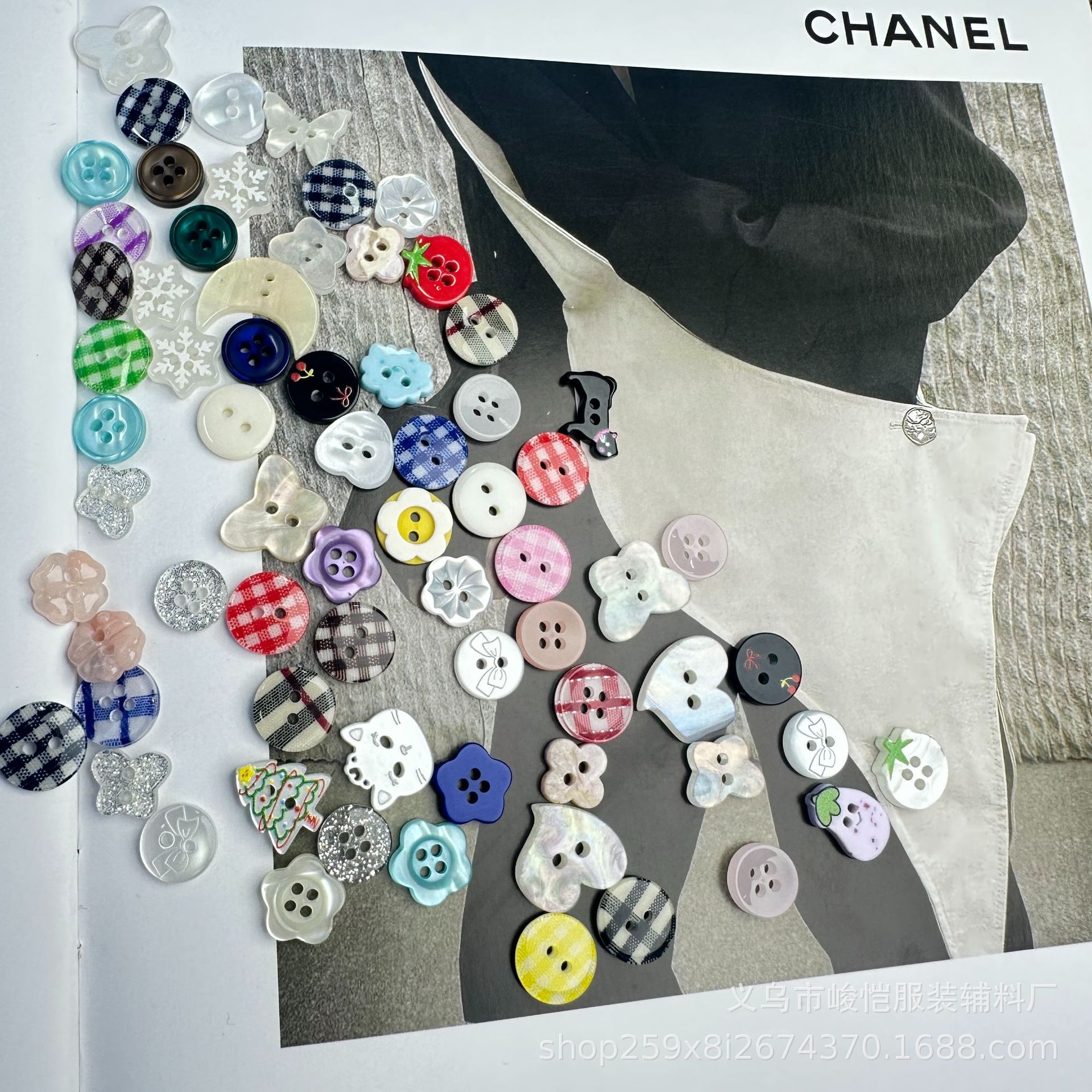 A set of 20 colored buttons, metal four-piece buttons, disc buttons, cufflinks and buttons pic 8