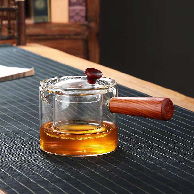 The side-handled glass teapot can be used for boiling tea. The wooden handle can be used for brewing tea. The heat-resistant intuitive teapot is a household water boiler pic 4