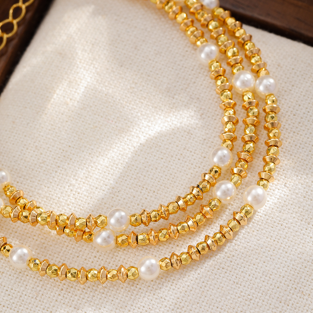 NALA娜啦玻璃珍珠女士手链轻奢高级感法式复古金色女生精致小饰品详情21