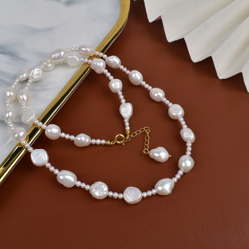 This natural-shaped pearl necklace with an extended design is a versatile and luxurious Baroque pearl sweater chain that exudes a sense of sophistication pic 3