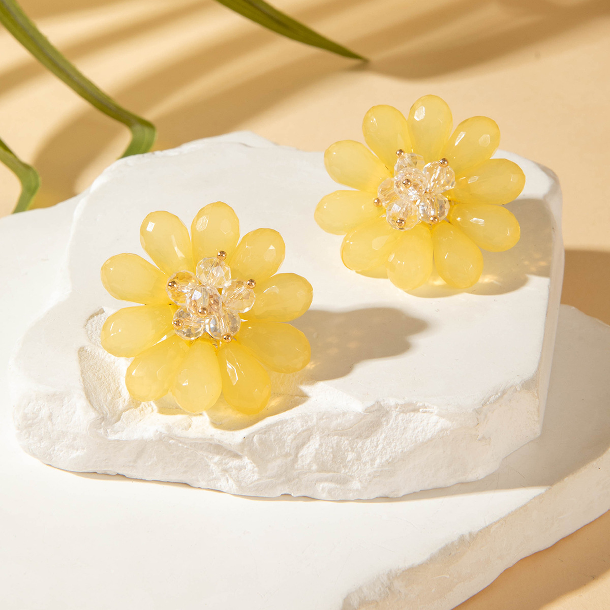 亚马逊跨境清新甜美彩色树脂花瓣花朵耳钉气质多巴胺 耳环耳饰女详情68