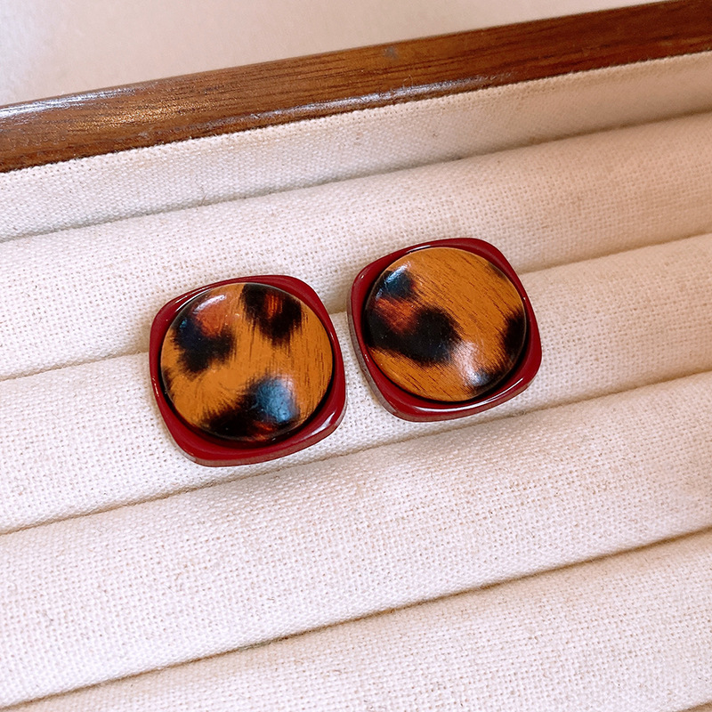 银针欧美复古皮革豹纹方形耳钉小众复古风耳环跨境气质高级感耳饰详情7